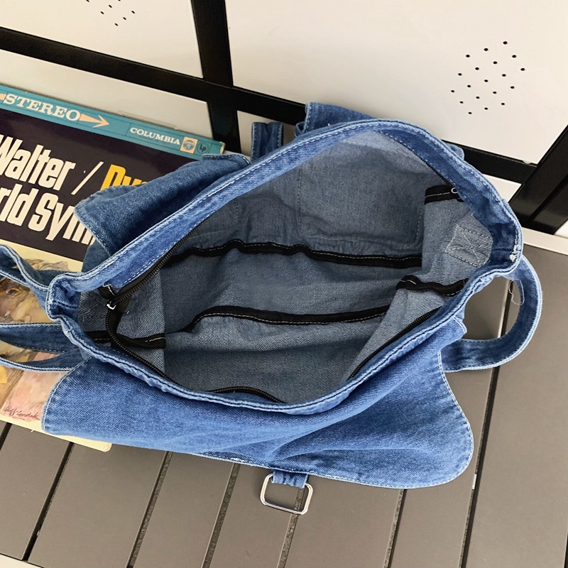 Artistic denim canvas bag 2023 New style, fashionable multi-pocket crossbody bag, college student class bag, Japanese and Korean casual backpack Application Scenario