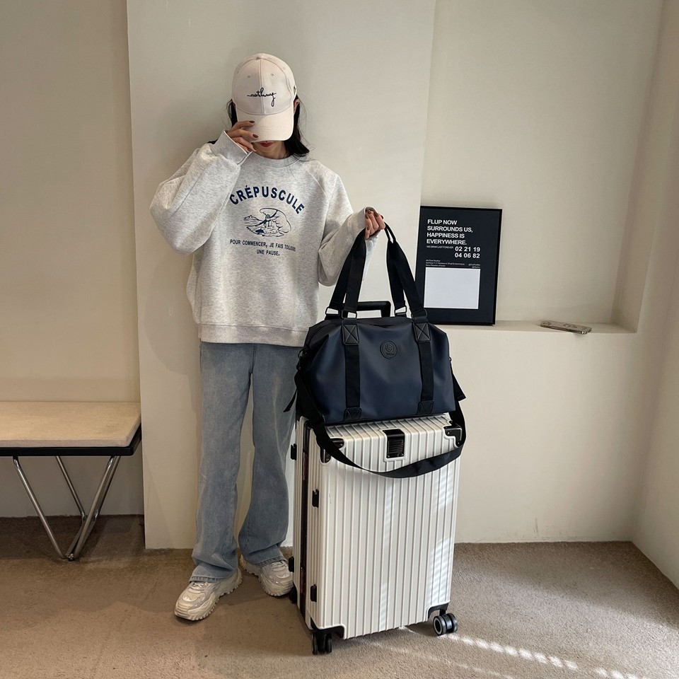 Short-distance travel bag, large-capacity travel luggage bag, hand-carry and crossbody yoga exercise bag, dry and wet separation fitness bag Application Scenario