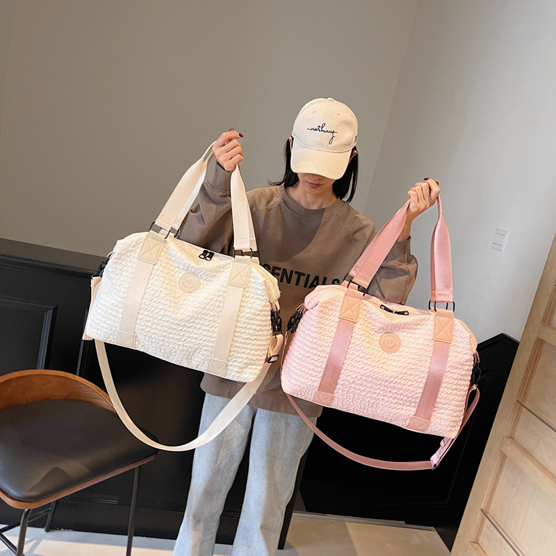 New stylish and lightweight Korean-style travel bag, simple and large-capacity crossbody storage bag, men's and women's outdoor hand-held sports bag details Picture