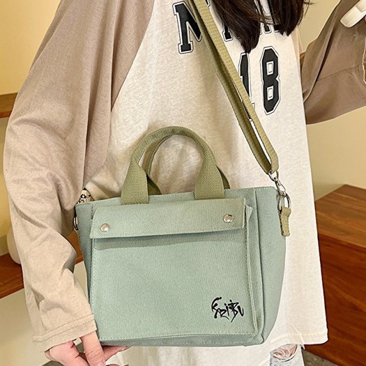 New canvas bags, crossbody chanel-style single-shoulder bags, hand-held tote bags, and Korean-style ethnic sporty and fashionable commuting bags full figure