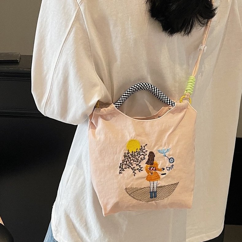 New cute cartoon-embroidered single-shoulder bag, fresh and light handbag, lightweight Japanese-style large-capacity school-style crossbody bag full figure