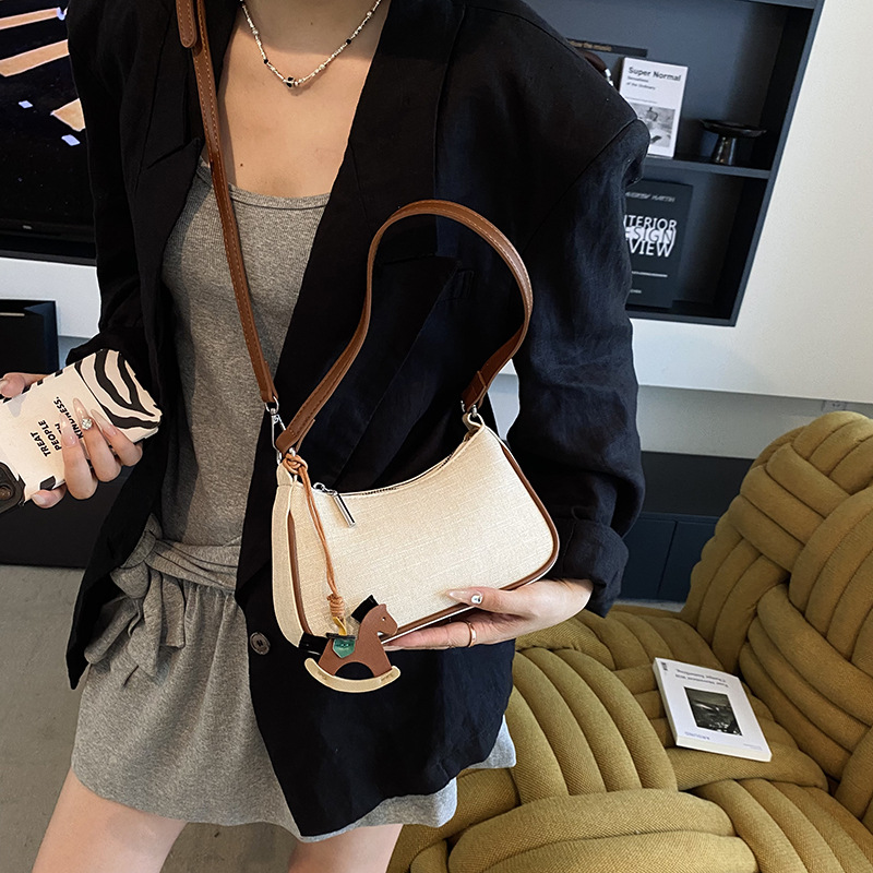 High-end underarm bag, 2025 new niche small square bag, trendy single-shoulder bag, fashionable handbag, patchwork crossbody bag Application Scenario