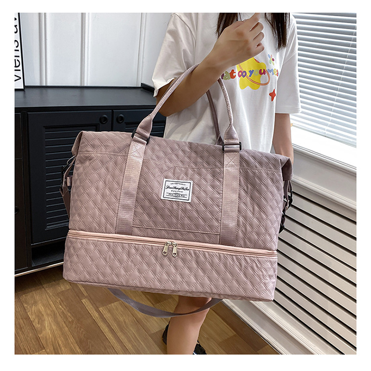 2025 New cross-border fitness bag, large-capacity, simple, portable and fashionable luggage bag, outdoor trendy checkered travel bag Application Scenario
