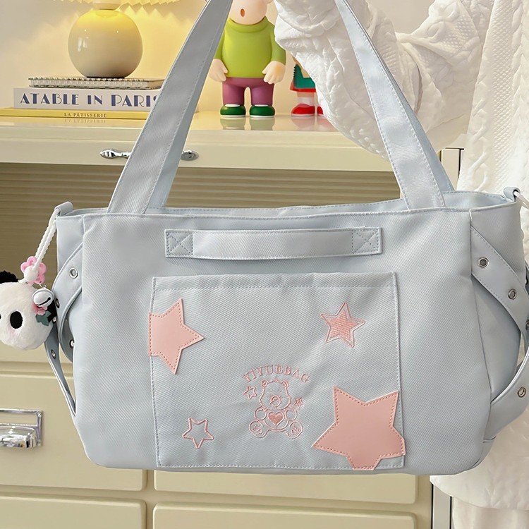 Korean style outdoor handbag, cute little bear, lightweight and large-capacity handbag, fresh travel bag, sports bag full figure