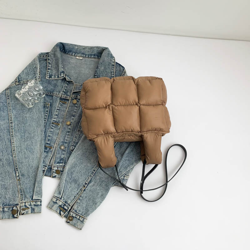 Lightweight cotton-padded jacket bag with a niche design and a sense of sophistication. New autumn/winter 2024 women's large-capacity versatile single-shoulder bag, Cloud bag Specification drawing
