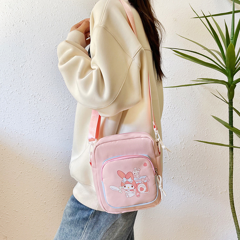 Cartoon cute men and women crossbody bag 2024 New high appearance level large-capacity single-shoulder crossbody casual backpack wholesale version Specification drawing