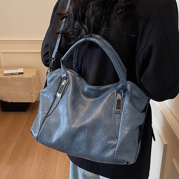 Single-shoulder, niche, simple lady's handbag with stitching, a popular single large-capacity tote bag under the armpits, a retro shoulder bag Specification drawing