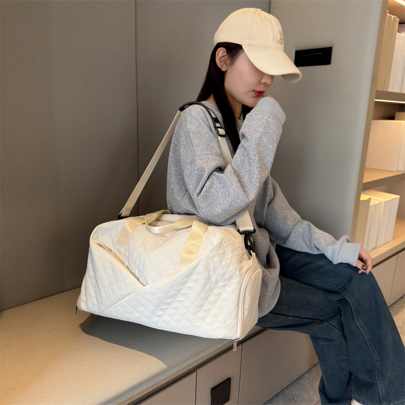 New hand-held travel bag for both men and women, a fitness and yoga bag with dry and wet separation and large capacity for business trips details Picture