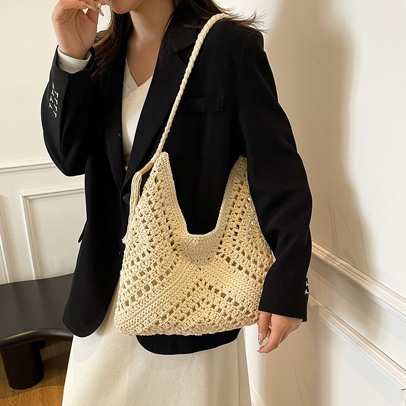 Artistic and retro straw woven women's 2025 new style trendy ethnic style tote bag with hollowed-out large capacity woven bag, trendy Application Scenario