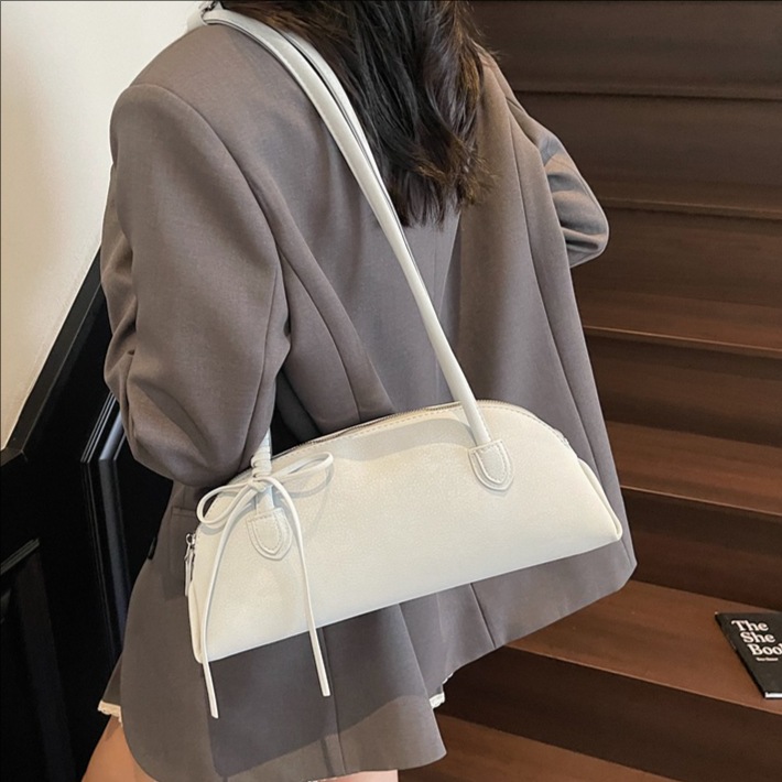 The 2025 summer new bow-shaped fashionable, niche and versatile casual underarm bag exudes a sense of sophistication and simplicity for women full figure