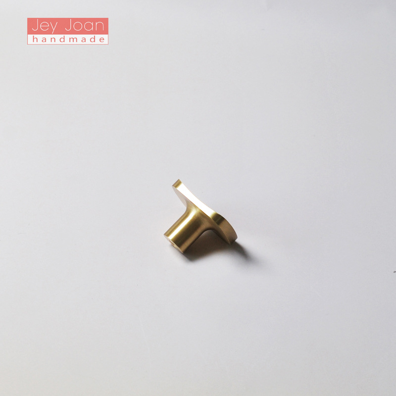 Nordic minimalist square pillow, brass handle, drawer, cabinet, wardrobe door, golden single-hole square handle details Picture