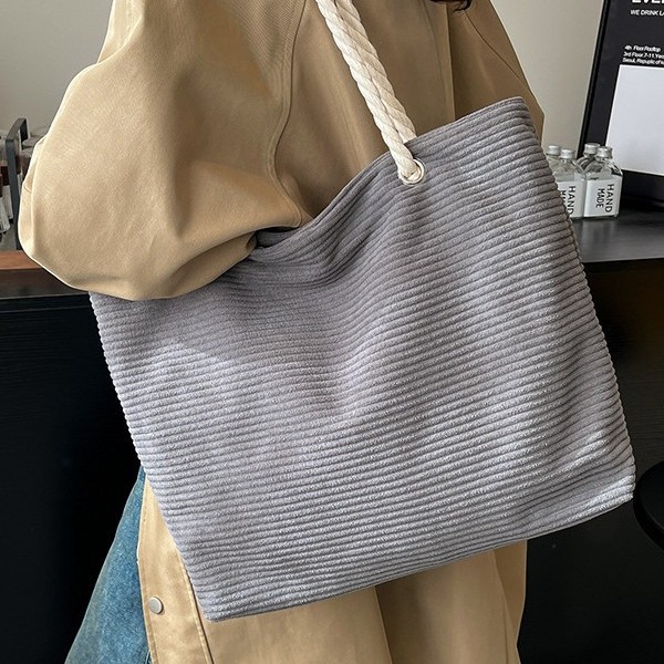 New large-capacity single-shoulder bag for autumn and winter, a laid-back Korean-style corduroy bag, a student bag for class and commuting to work details Picture