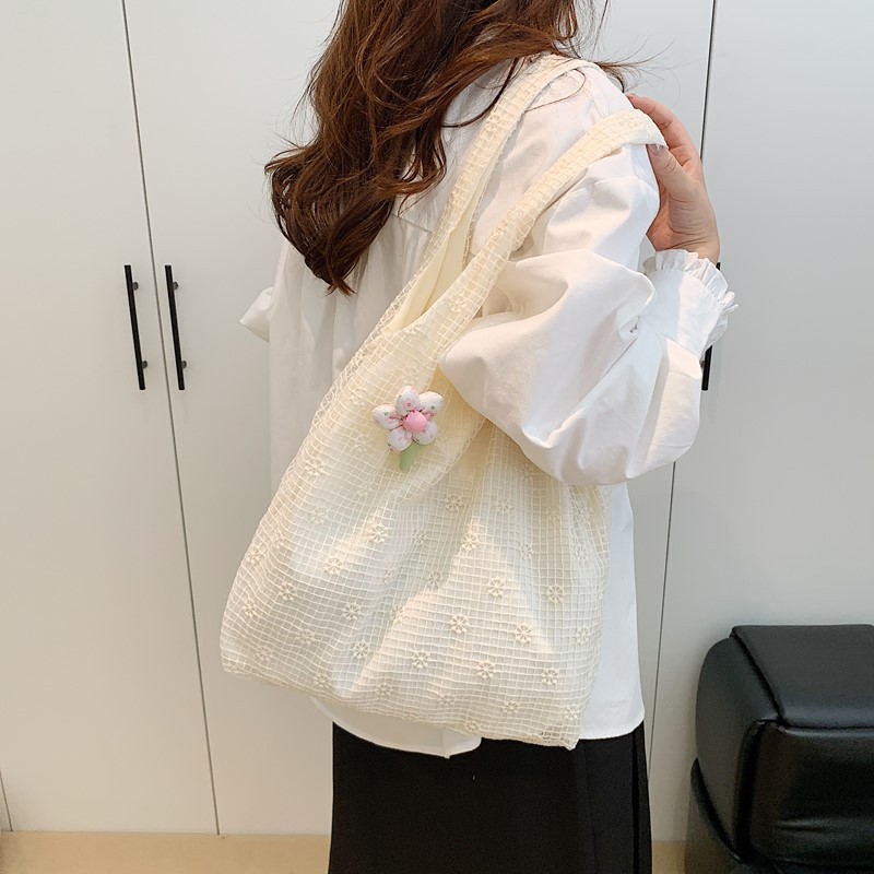 Summer fresh and light tote bag, lace flower embroidered canvas bag, versatile underarm bag, travel and outing single-shoulder bag for women Application Scenario