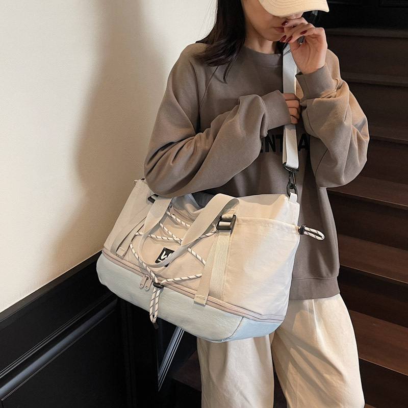 Multi-functional, fashionable and lightweight travel bag for men and women, hand-held and shoulder-loaded business trip luggage bag, independent shoe compartment, swimming training bag Specification drawing