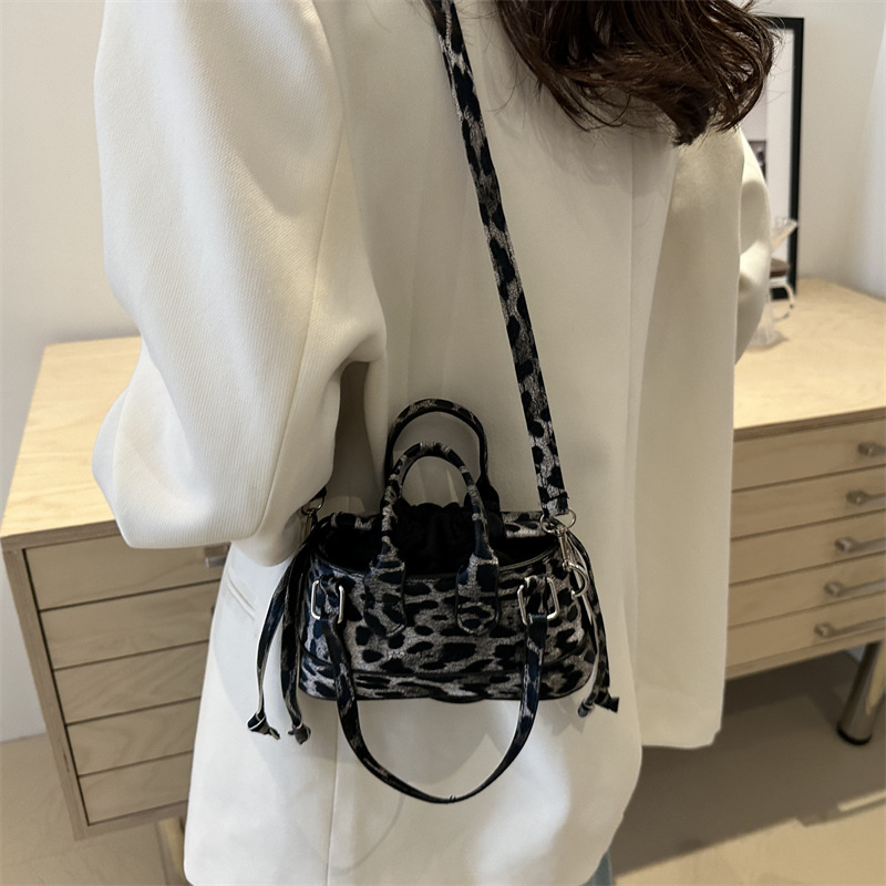 French-style leopard print handbag, new autumn 2024 fashion, retro and niche design, single-shoulder crossbody bucket bag Specification drawing