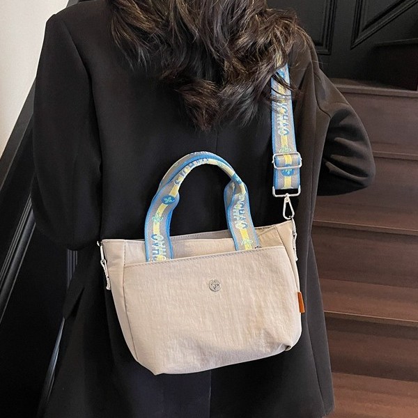 Bag Girl 2025 New Style large commuting bag for work, fashionable and casual, Korean style, simple and elegant style tote bag full figure