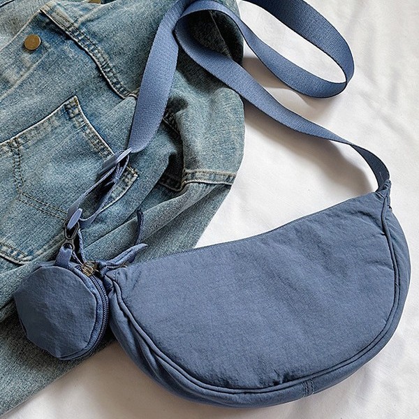 Korean-style nylon solid-color single-shoulder bag for women, simple, casual and versatile crossbody bag, lightweight and fashionable, outdoor commuting dumpling bag Application Scenario