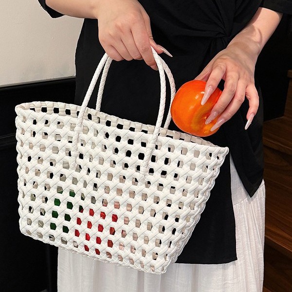 The 2025 summer new hollowed-out vegetable basket bag is a fashionable and versatile seaside vacation handbag, a Korean version of a niche single-shoulder bag Specification drawing