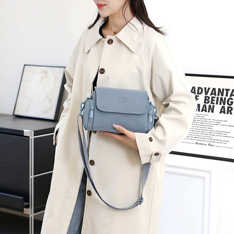 Colorful Fox Women's lightweight, versatile and niche design crossbody bag for Spring/Summer 2025 simple outdoor new style Specification drawing