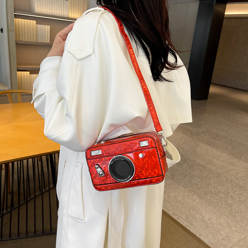 Cross-border 2025 New Korean school style contrasting color camera bag, stylish for women, versatile and trendy single-shoulder crossbody bag for commuting details Picture