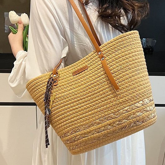 A new large-capacity, stylish and trendy bucket bag for women in 2025, a fashionable straw woven handbag Specification drawing