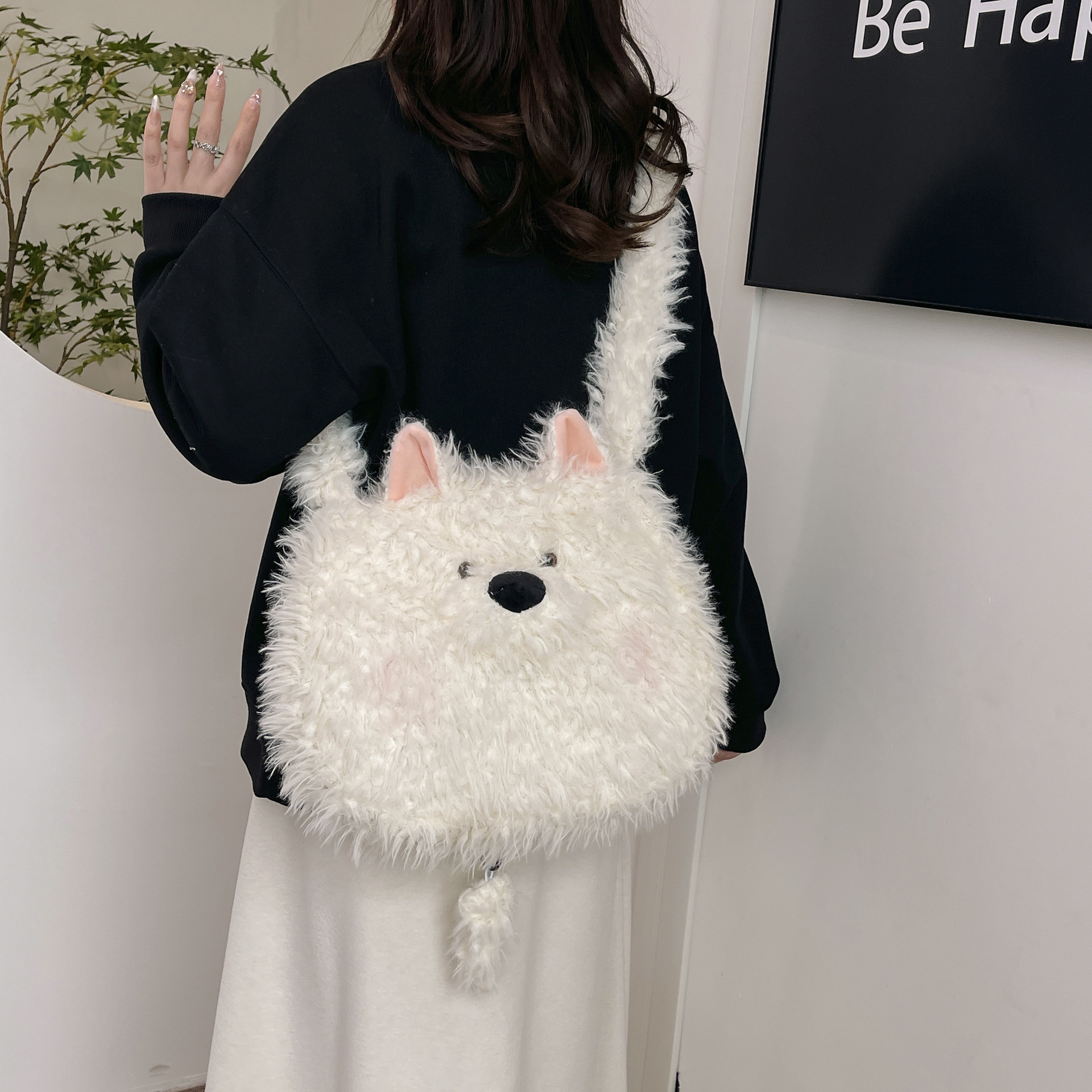 The new cartoon Samoyed plush bag is cute and sweet, with a girlish heart. It features a crossbody single-shoulder bag and a large-capacity underarm bag Application Scenario