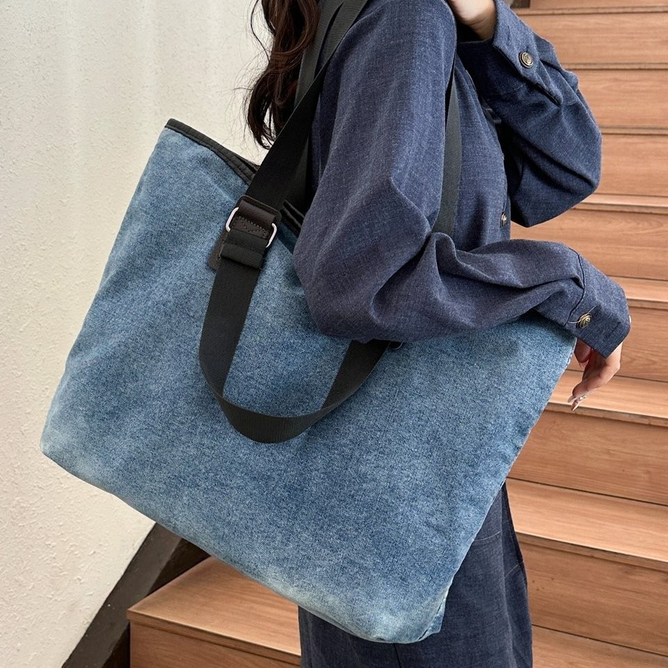 The new spring and summer versatile and fashionable single-shoulder bag, retro and trendy tote bag Specification drawing