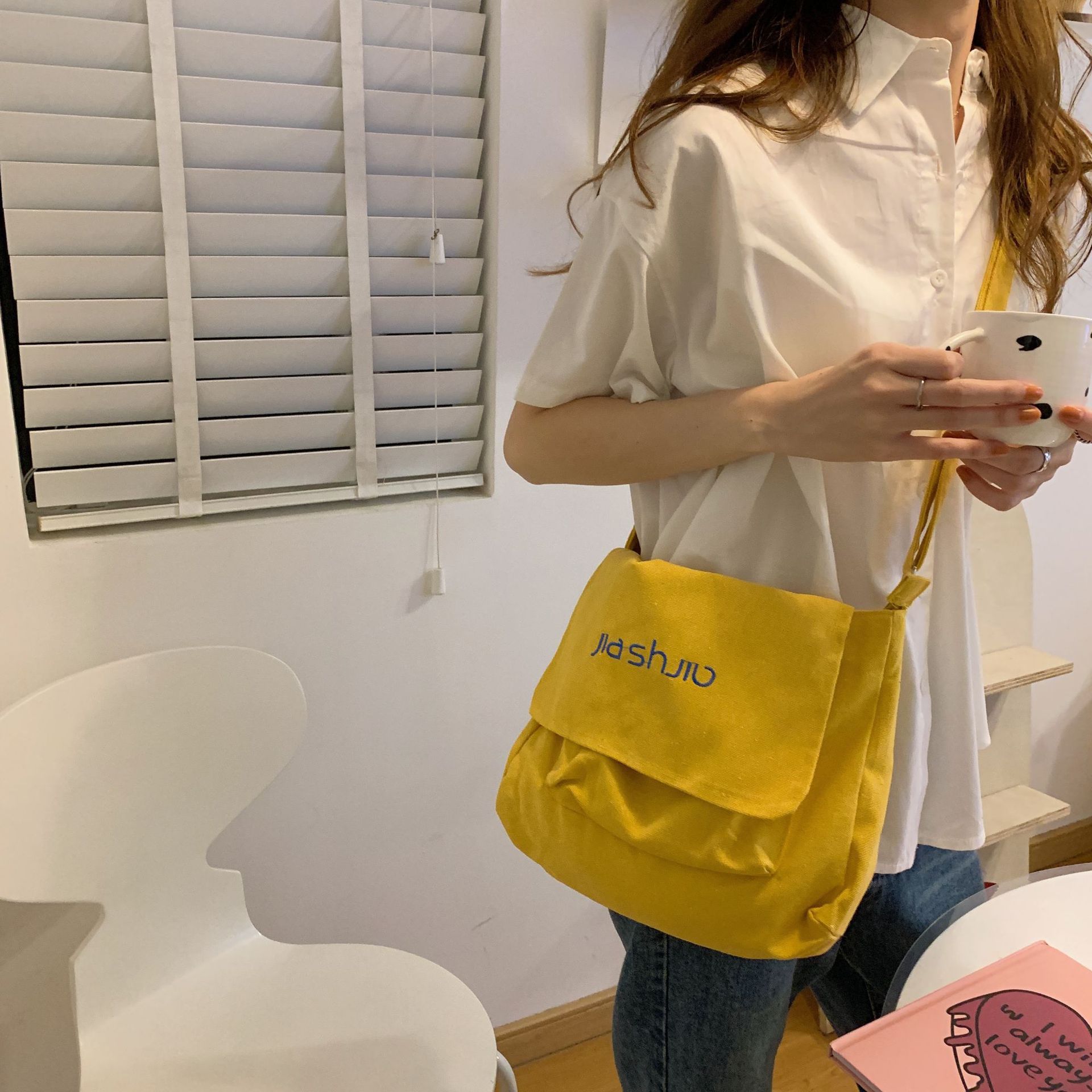 C55 New simple solid color single-shoulder canvas bag crossbody bag, laid-back style artistic commuting large capacity bag details Picture