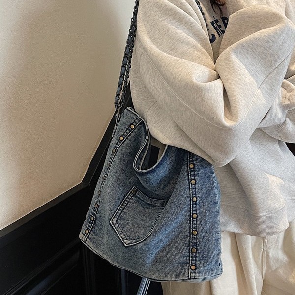 New cross-border foreign trade new Tote bag, fashionable denim solid color single-shoulder bag, casual and versatile rivet hand-carry Application Scenario
