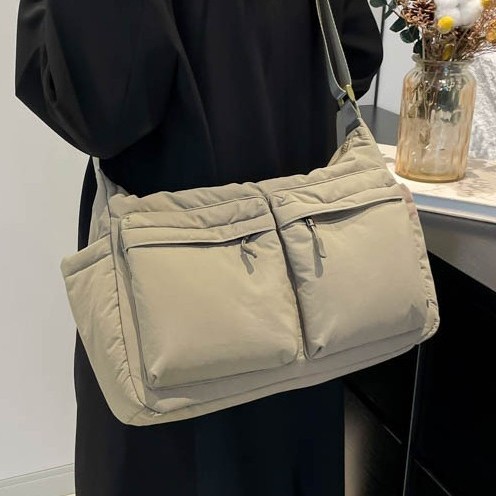 Fashionable and casual shoulder bag, cotton-padded jacket, cloud bag, single-shoulder crossbody bag, multi-pocket water-resistant, large-capacity nylon fabric bag Application Scenario