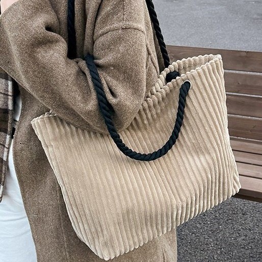 A new large-capacity, laid-back, fashionable and casual corduroy shoulder bag with a simple and versatile Korean style full figure