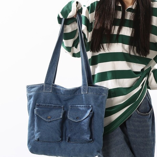 Retro-style large-capacity denim bag for girls, 2024 new fashion student computer bag for class, single-shoulder hand-held tote bag Application Scenario