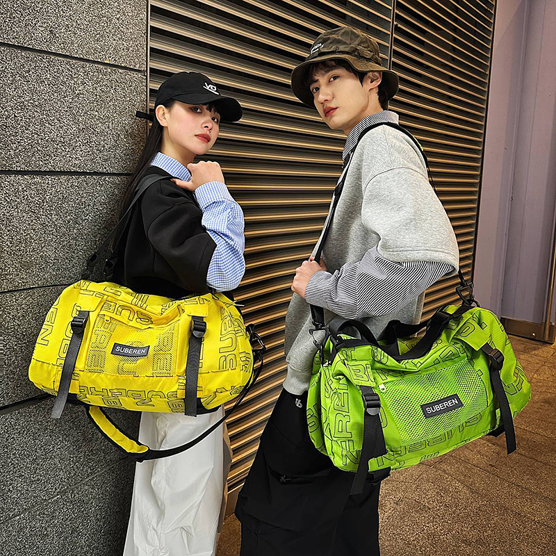 Trendy letter couple fitness bag, Korean-style fashionable yoga and swimming training bag, large-capacity short-distance casual travel bag full figure