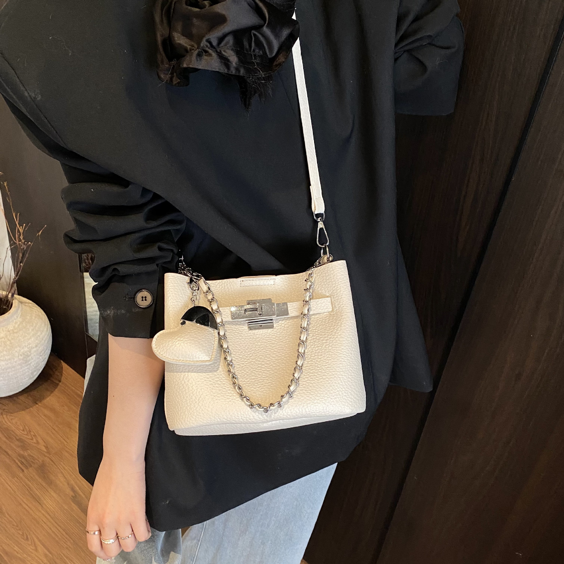 High-end lychee pattern fashionable hand-held bucket bag 2025 Spring new style simple single-shoulder bag trendy casual crossbody bag Specification drawing