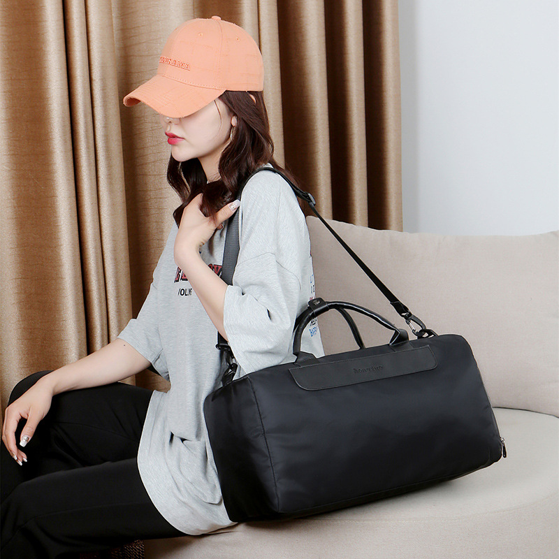 2025 New large-capacity travel bag for women, short-distance, lightweight, dry-wet separated yoga, exercise and fitness bag for men Application Scenario