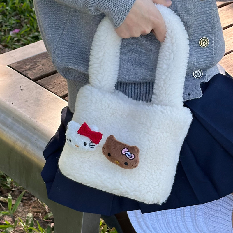 New autumn and winter style lamb cute kt plush bucket bag, three-dimensional hand-held bag, vegetable basket, magnetic buckle handbag, casual bag Application Scenario
