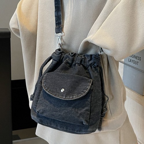 Korean denim bucket bag for women 2025 new style casual summer single-shoulder bag with large capacity, drawstring opening and simple crossbody bag full figure
