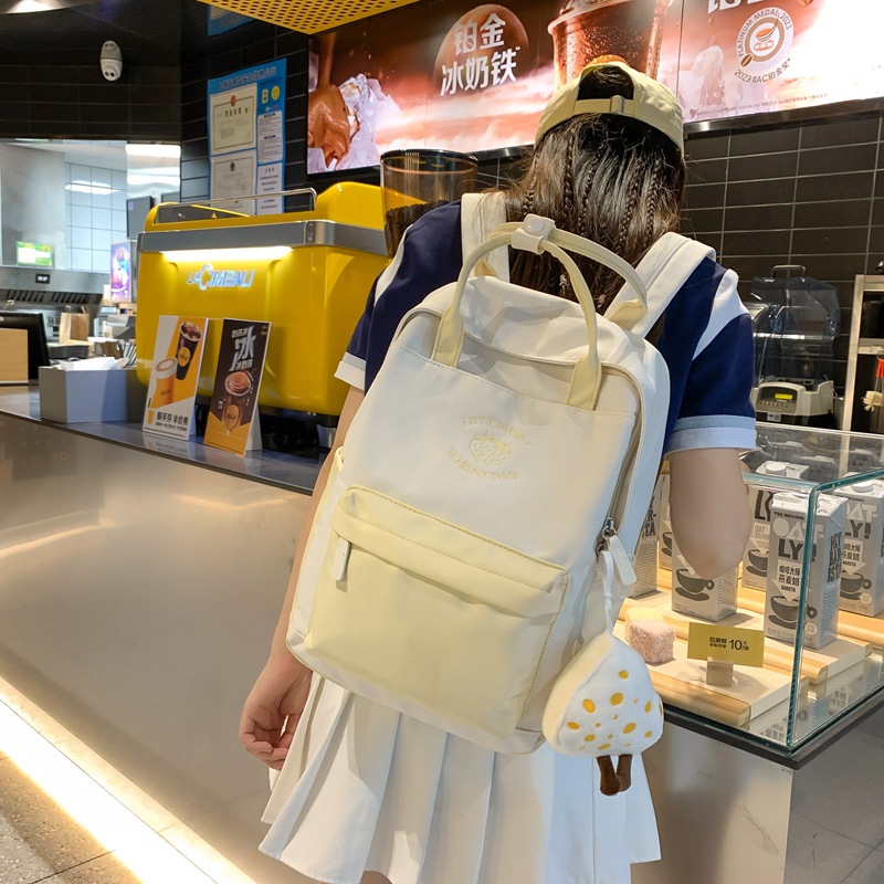 Niche design, high appearance level, schoolbag for girls, Japanese-style handbag, backpack, casual backpack for junior high school, high school and college students Application Scenario