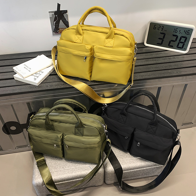 Portable travel bag for short trips, large-capacity storage, lightweight hand-held crossbody bag, outdoor men's and women's sports and fitness bag Application Scenario