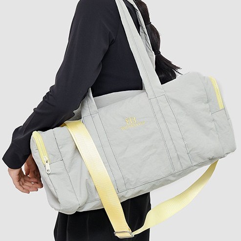 Niche large-capacity tote bag, 2025 new single-shoulder luggage bag, casual sports bag, fitness storage crossbody bag full figure