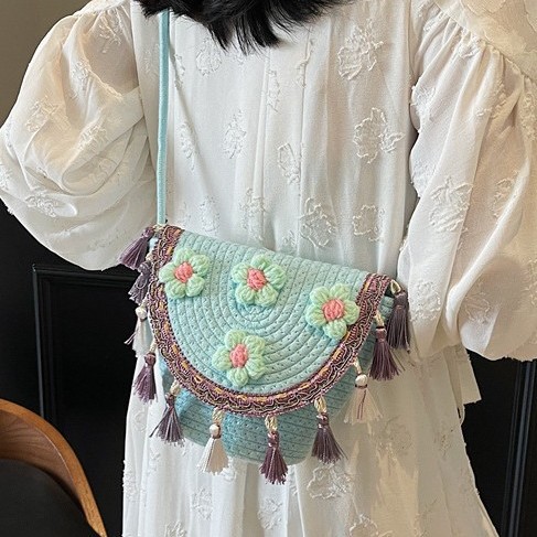 A new women's hand-woven bag with a ethnic style, fashionable and niche, beach vacation single-shoulder crossbody bucket bag full figure