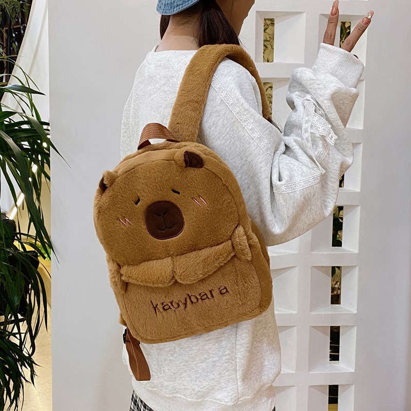 The new Capibara plush Capybara backpack is cute and versatile, a student backpack with a girlish heart and a large capacity Specification drawing