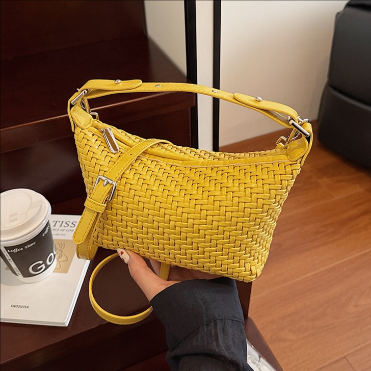 2025 New fashion woven bag, versatile handbag, large-capacity underarm bag, stylish single-shoulder bag, casual crossbody bag full figure