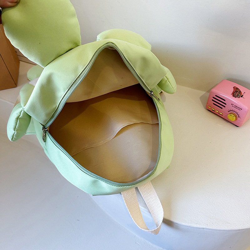 This three-dimensional and cute little frog cartoon backpack is a must-have for girls and versatile. It's a trendy small backpack for students' daily storage Application Scenario