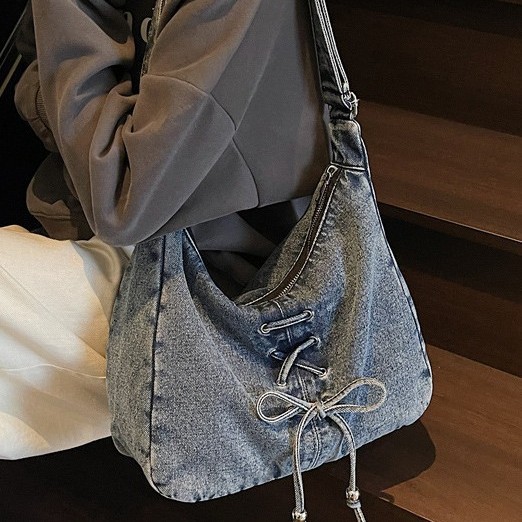 2025 Retro denim crossbody bag, artistic commuting single-shoulder bag, Korean-style laid-back casual bow crossbody bag details Picture