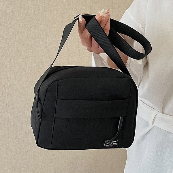 Japanese-style lightweight single-shoulder crossbody bag for women, ins versatile solid color casual bag, multi-pocket large capacity simple small backpack for women details Picture