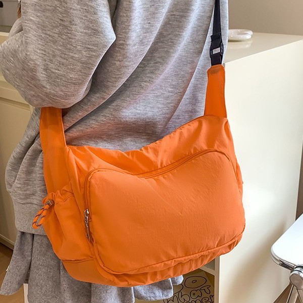 A lightweight, simple and casual women's 2024 new commuter fabric bag, solid color, multi-pocket, large capacity, single-shoulder crossbody bag for women full figure