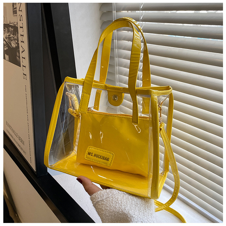 European and American large-capacity fashionable transparent handbags, jelly beach bags, mother-daughter buns, mother bags, single-shoulder tote bags Application Scenario