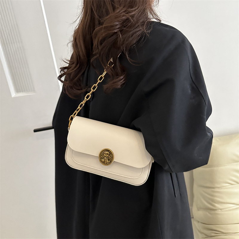 The new style of the small square bag is fashionable, trendy, casual and stylish. The solid color crossbody bag is a versatile Korean version for women. Wholesale trend of single-shoulder bags Specification drawing