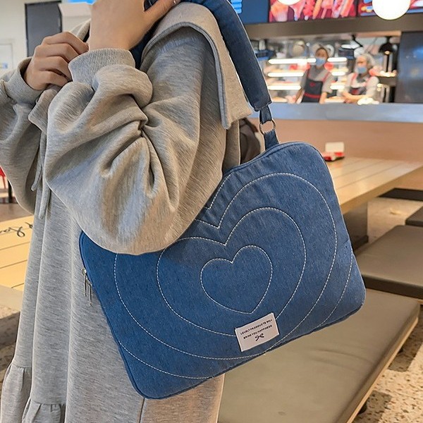 Washed denim embroidered new single-shoulder bag, laptop bag, eye-catching tablet bag, high appearance level single-shoulder bag Specification drawing